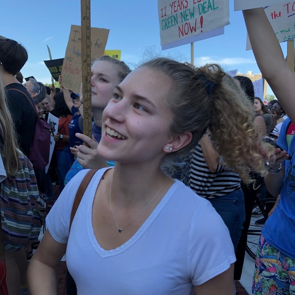 Meet your Posher, Ana - Picture 3 of 3